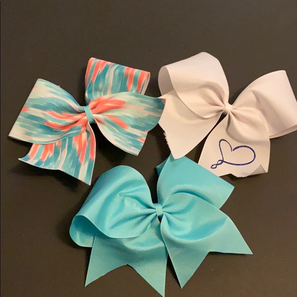 Bundle of cheer bows